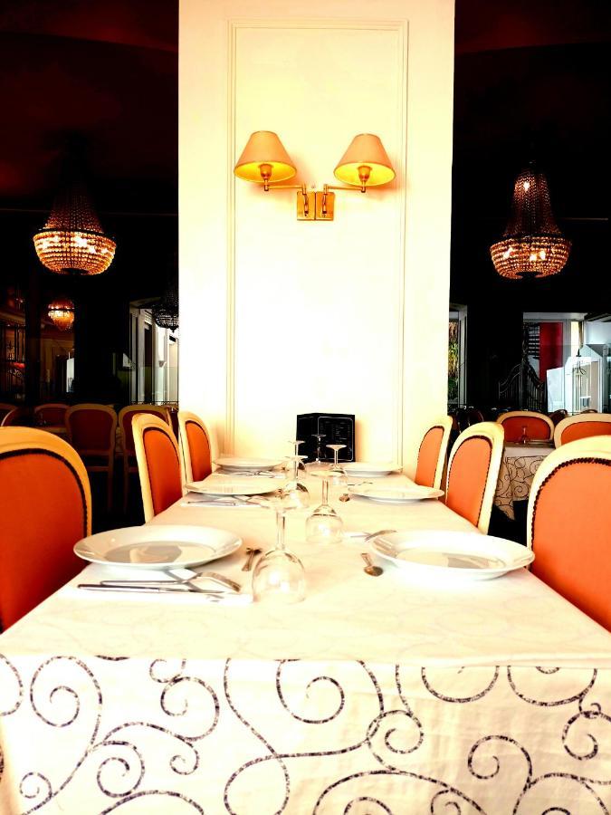 Hotel Jeanne D'Arc Lourdes Bagian luar foto