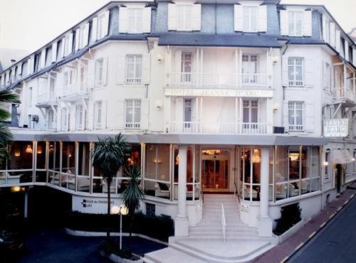 Hotel Jeanne D'Arc Lourdes Bagian luar foto