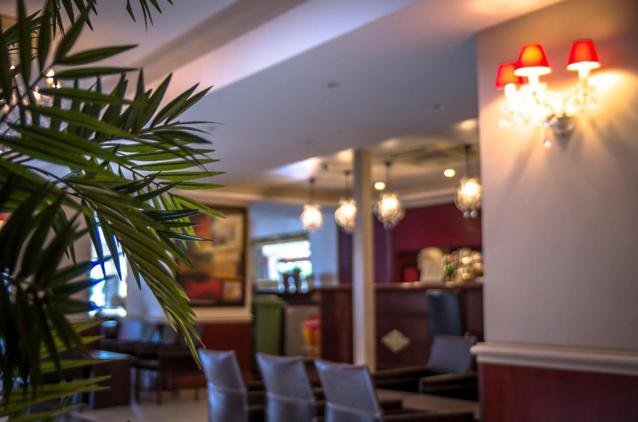 Hotel Jeanne D'Arc Lourdes Bagian luar foto