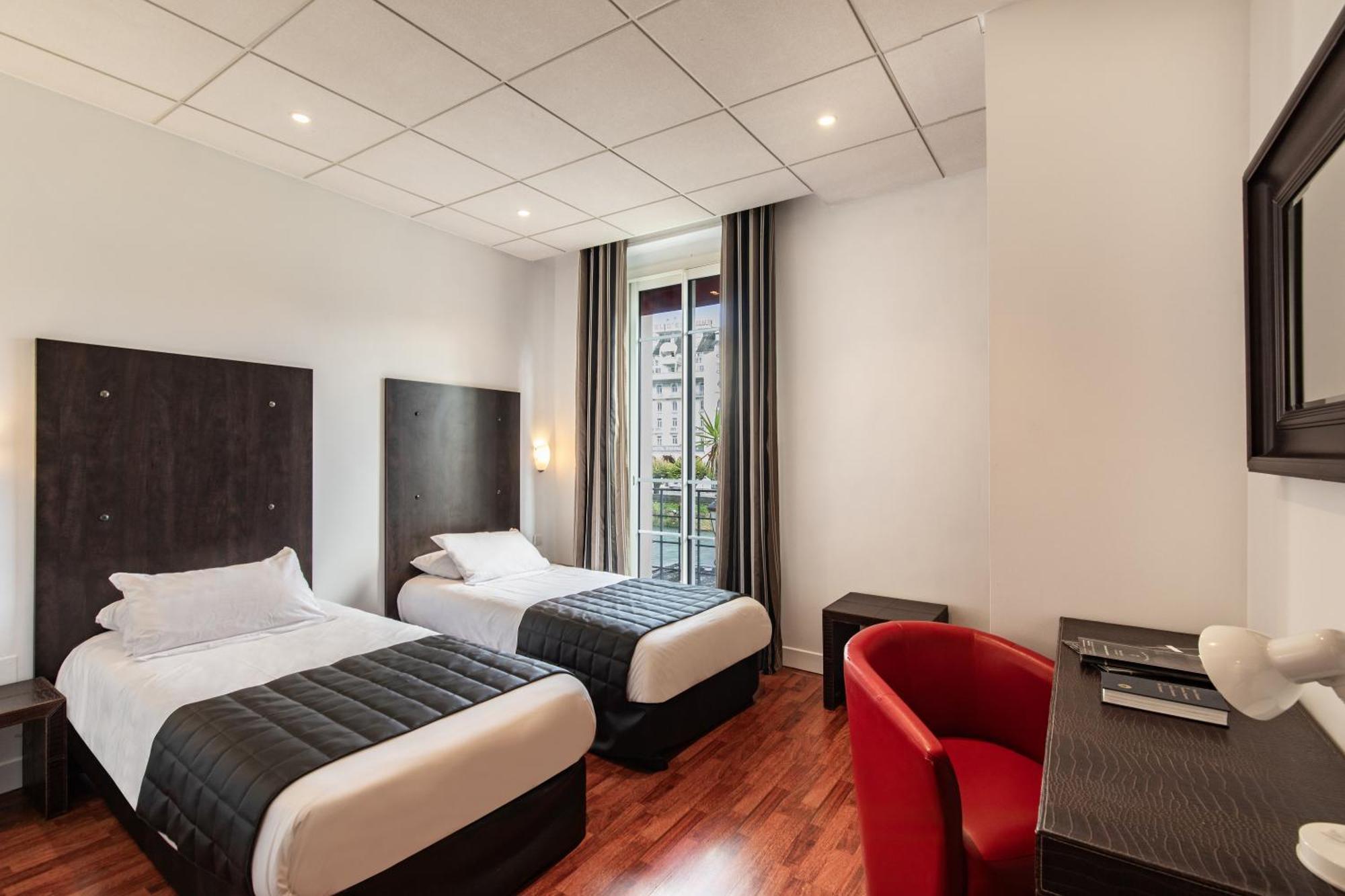 Hotel Jeanne D'Arc Lourdes Bagian luar foto