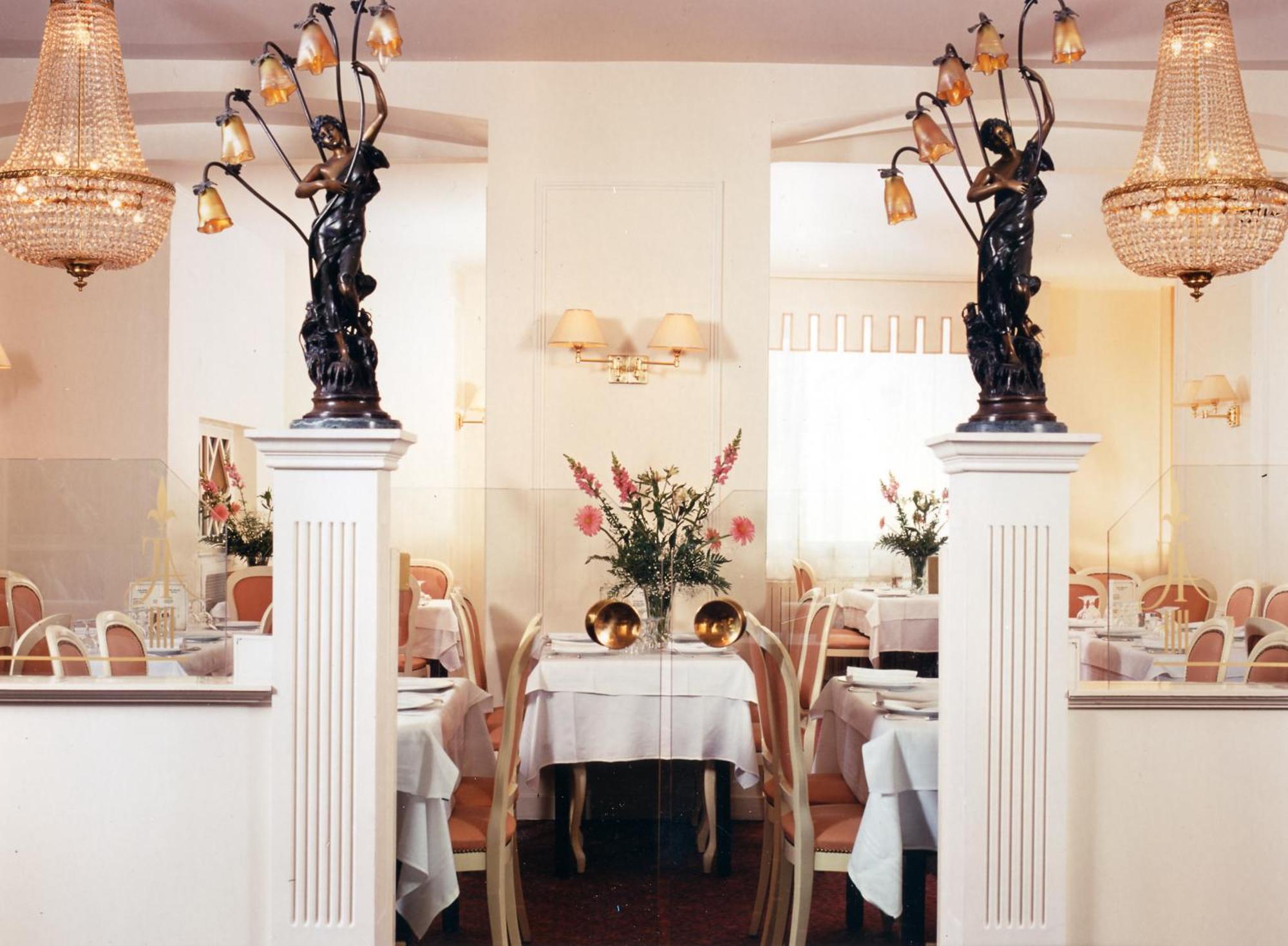 Hotel Jeanne D'Arc Lourdes Bagian luar foto