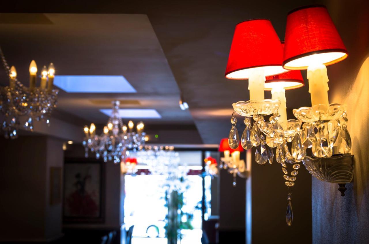 Hotel Jeanne D'Arc Lourdes Bagian luar foto