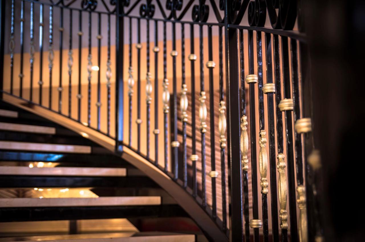 Hotel Jeanne D'Arc Lourdes Bagian luar foto