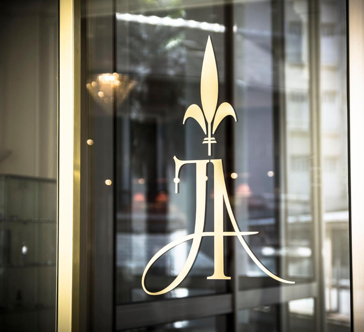 Hotel Jeanne D'Arc Lourdes Bagian luar foto